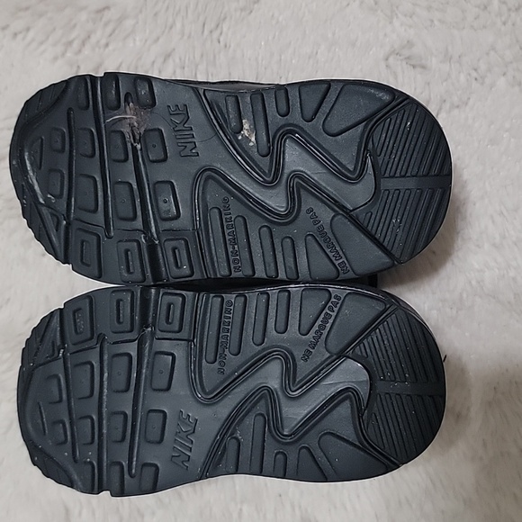 Little kids Nike  sneakers, size 5C Black used - Picture 2 of 4